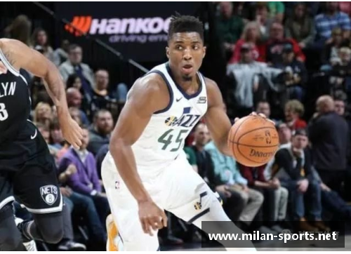 太阳队后卫布克喜获今年最佳新秀称号，未来篮球之星冉冉升起